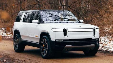 For their last quarter, Rivian Automotive (RIVN) reported earnings of -$1.36 per share, beating the Zacks Consensus Estimate of $-1.39 per share. This reflects a positive earnings surprise of 2.16%.